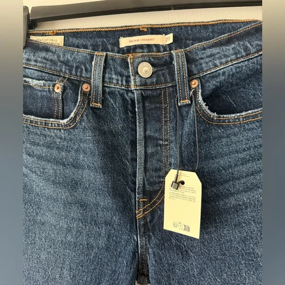 Levi's Wedgie Straight Fit Women's Jeans - Picture 2 of 5